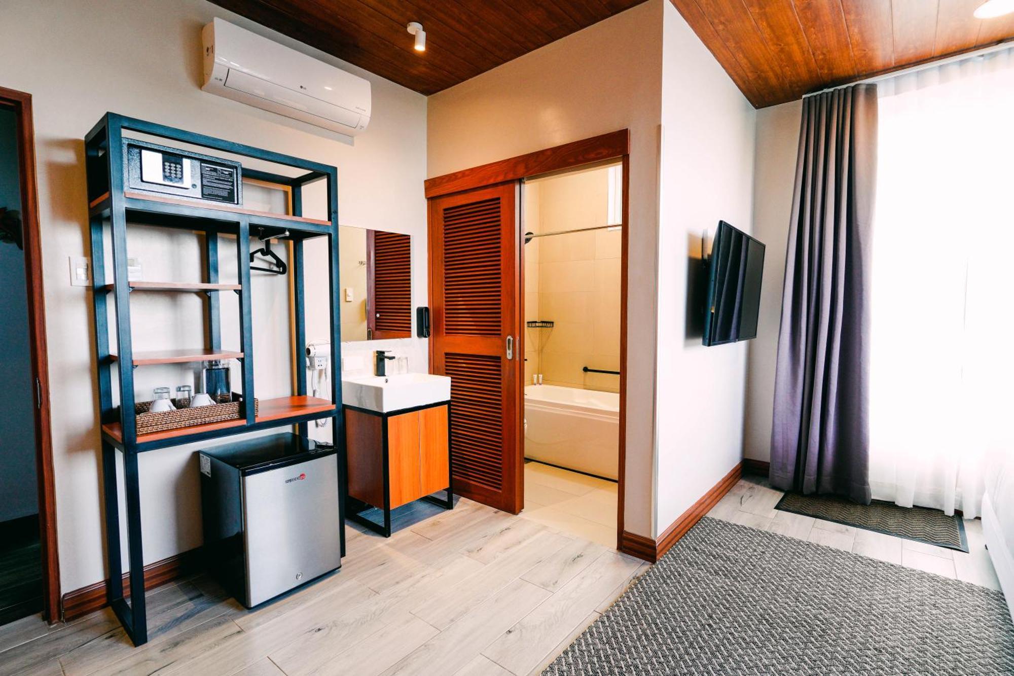 Hotel Kimberly Tagaytay Tagaytay City Екстериор снимка